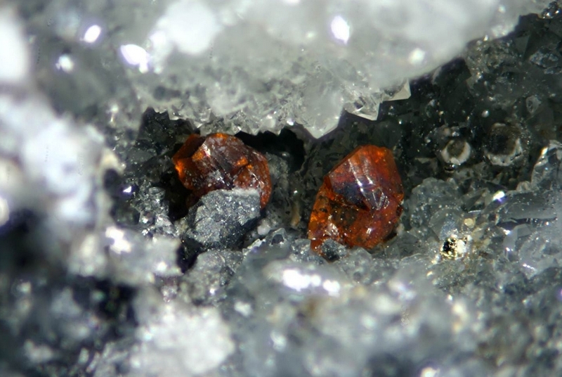cristal 2mm Sphalérite - Ravin des Mines -Thines - Ardèche - JCC - Cristal 2 mm.jpg