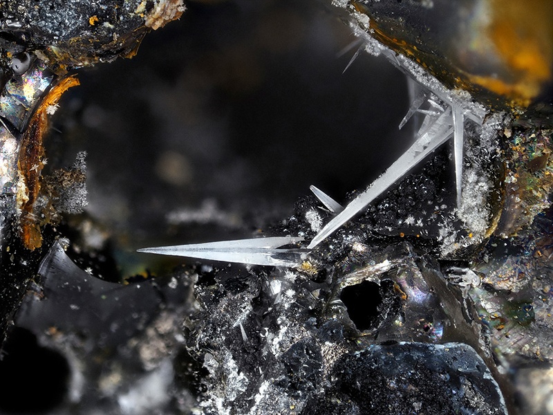 champ 2,3mm Anglésite - La Fonderie - Poullaouen - Finistère champ 2,3.jpg