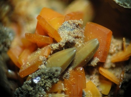 Pyromorphite - Wulfenite - Croix des Oncins - Monsols - Rhône