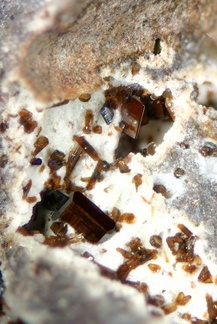 Pseudobrookite - Rochesauve - Ardèche