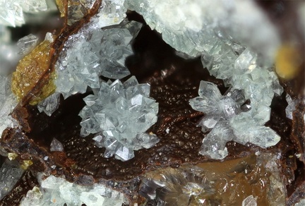 Scorodite - Carrière de Beauvoir - Échassières - Ébreuil - Allier