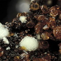 Natrojarosite Strengite - Carrière de Beauvoir - Échassières - Ébreuil - Allier