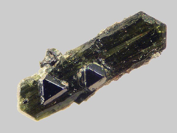 Pyroxène - Hématite - Ruisseau de Chareire - Picherande - Puy-de-Dôme - FP - Taille 1,5mm