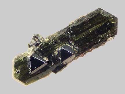 Pyroxène - Hématite - Ruisseau de Chareire - Picherande - Puy-de-Dôme - FP - Taille 1,5mm