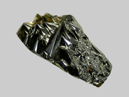 Pyroxène - La Cère - Thiézac - Vic-sur-Cère - Cantal - FP -Taille 1,2mm