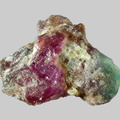 Rubis - Anorthite - Pargasite - Peygerolles - Saint-Privat-du-Dragon - Haute-Loire - FP - Taille 2mm