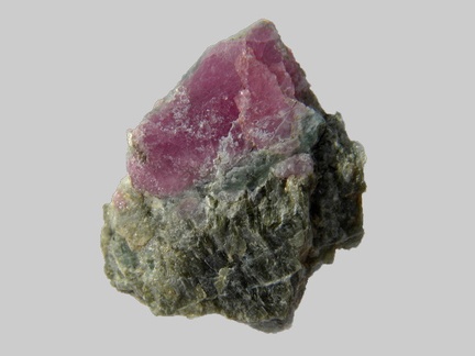 Rubis - Pargasite - Peygerolles - Saint-Privat-du-Dragon - Haute-Loire - FP - Taille 27x17x3mm