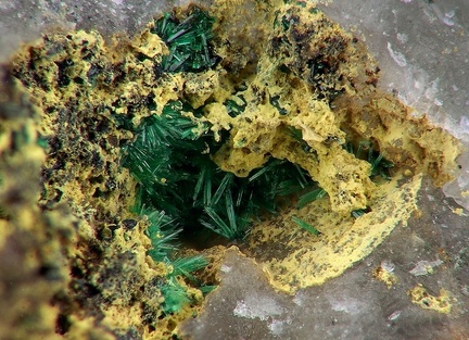 Malachite et bindheimite - Bor-et-Bar - Najac - Aveyron