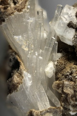 n°163129 - Natrolite - Puy de la Piquette - Veyre-Monton -  Puy-de-Dôme
