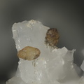 n°197043 - Calcite sur albite - Ravine de Bras Rouge - Cirque de Cilaos -  La Réunion