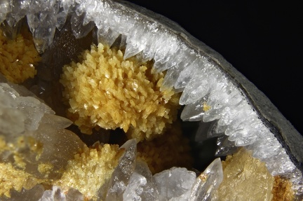 n° 139022 - Calcite Ankerite (in térébratule) - Champagnole (Carrière) - Jura