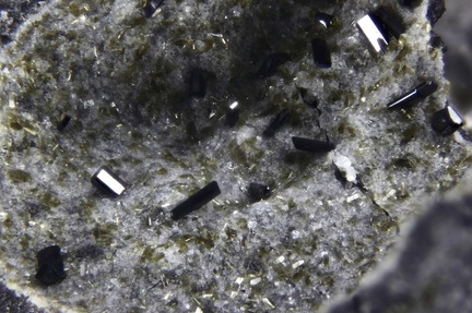 n° 143086 - Pseudobrookite Enstatite Hematite - Bizac (Carrière) - Le Brignon - Haute-Loire