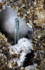 n°112137 - Fluorapatite - Terril Ouest "Bodard" - Lapanouse de Sévérac - Aveyron