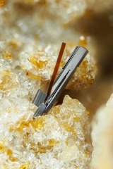 Pseudobrookite - Emmelberg - Eifel - Allemagne