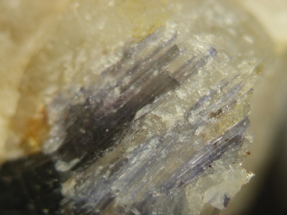 n°169096 - Dumortierite - Clinique du Val d'Ouest -Ecully - RhôneRhône
