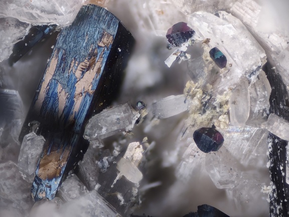 n°197035 - Brookite Anatase -  Bras de Cilaos - Cirque de Cilaos - La Réunion