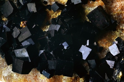 n°183109 - Fluorite (var. Antozonite) - Le Charbonnier (mine) - Les Adrets de l'Esterel - Var