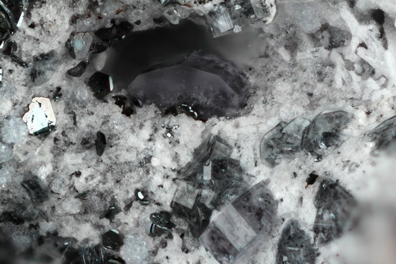 Cordierite -  Carrière des Châtelaunoux - Mazaye - Puy de Dôme