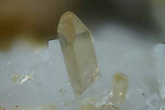  Iimoriite-(Y) - Trimouns - Luzenac - Ariège