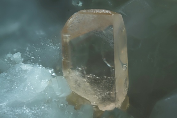  Iimoriite-(Y) - Trimouns - Luzenac - Ariège