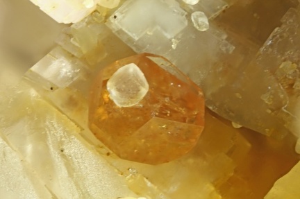 Monazite-(Ce) calcite -  Trimouns - Luzenac - Ariège
