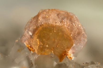 Bastnäsite-(Ce) sur synchisite-(Ce) - Trimouns - Luzenac - Ariège