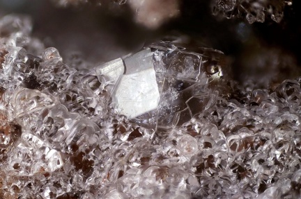 n°183123 - Opale (var. hyalite) - Lac de la Charbonnière - Fréjus - Var
