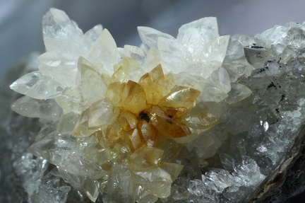 n°172010 - Calcite - Argile du Chevain (carrière) - Chevain - Sarthe