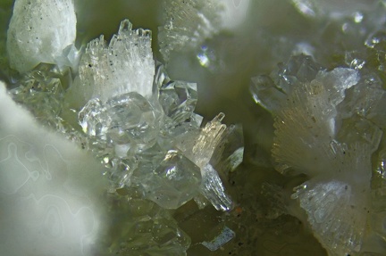 n°163264 - Natrolite Phillipsite - Briffons (carrière) - Puy-de-Dôme