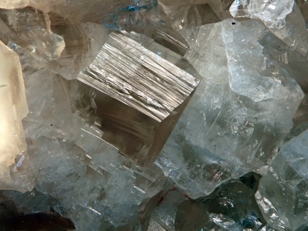 n°172011 - Fluorite - LGV Le Mans-Rennes - Le Pertre - Sarthe 