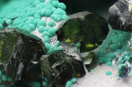 Olivenite  sur baryte -  Bussang - Vosges