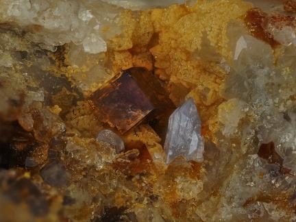Scorodite Bariopharmacosiderite  -  les Montmins -  Echassieres - Allier  