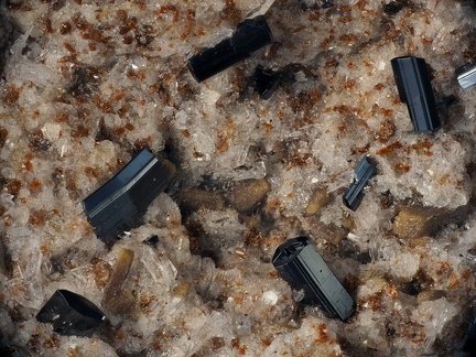 Pseudobrookite -  Puy de Tunisset - Saint-Ours - Puy-de-Dôme