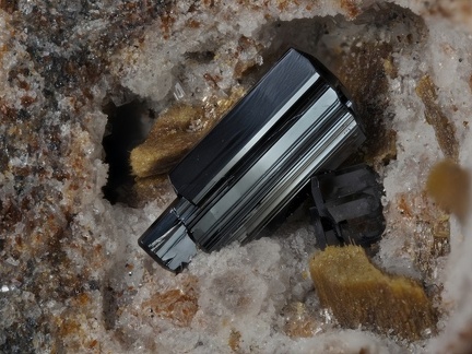 Pseudobrookite -  Puy de Tunisset - Saint-Ours - Puy-de-Dôme