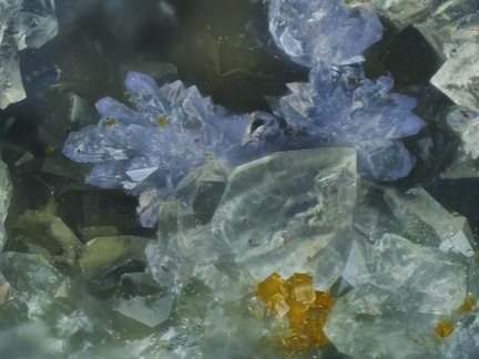 Scorodite Pharmacosiderite Quartz - Les Montmins - Echassières - Allier