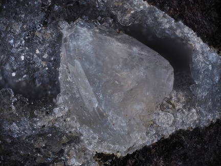 Analcime Chabazite-Ca - Chambeuil - Laveissière - Cantal 