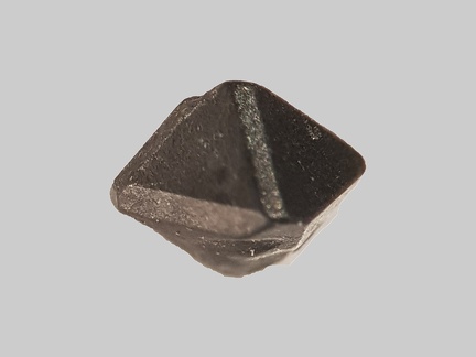 Magnétite - Ruisseau de Cizières - Saint-Eble - Haute-Loire - FP - Taille 2 mm