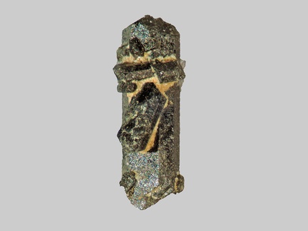 Augite - Ruisseau de Boissac - Saint-Yvonne - Puy-de-Dôme - FP - Taille 3 mm