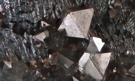 Senarmontite - La Bessade mine - Mercoeur - Haute-Loire