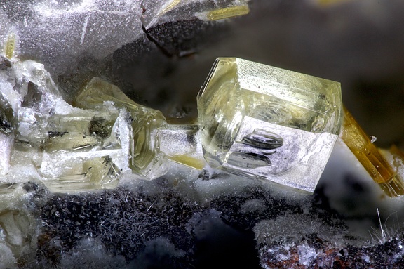 Roedderite - Mont Denise - Espaly-Saint-Marcel - Le Puy-en -Velay -  Haute-Loire