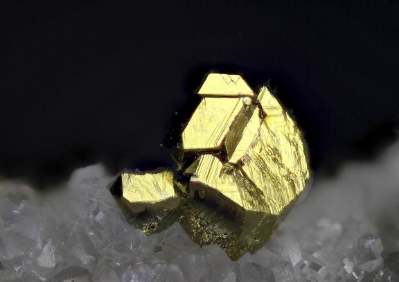 n°171128 - Chalcopyrite(2) - L'Argentolle (mine) - Saint Prix - Saône et Loire