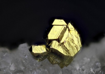 n°171128 - Chalcopyrite(2) - L'Argentolle (mine) - Saint Prix - Saône et Loire