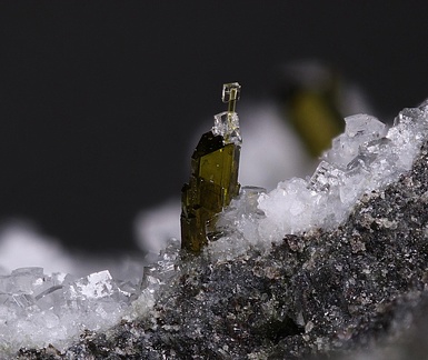 Chabazite sur Epidote -  Cascade Bras Rouge - Cilaos - La Réunion