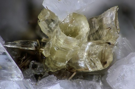 Synchisite-(Ce) - Rocher de Sarvatan - Montgellafrey - Saint-François-Longchamp - Massif de la Lauzière - Savoie