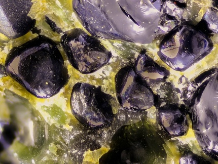 Chromite - Pic du Champ-de-Bataille - Mont Dore - Province Sud - Nouvelle-Calédonie