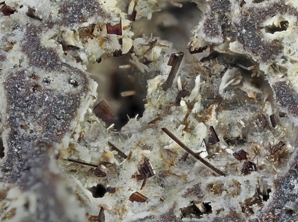 Pseudobrookite Enstatite - Groire - Murol - Puy de Dôme