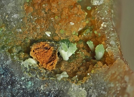 Adamite sur Smithsonite - Puy Merle - Saint-Polycarpe - Limoux - Aude