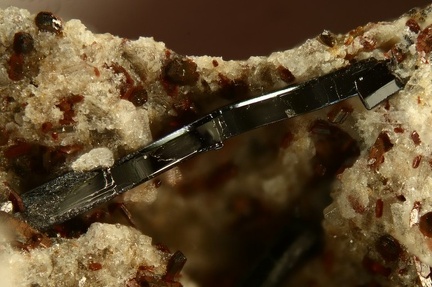 n°163278 - Pseudobrookite - Puy de Tunisset (Carrière) - Saint-Ours-les-Roches - Puy-de-Dôme
