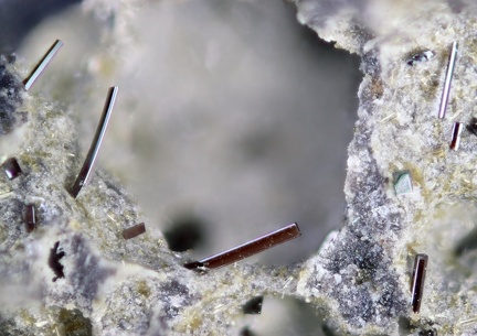 Pseudobrookite - Tennis - Murol - Puy de Dôme