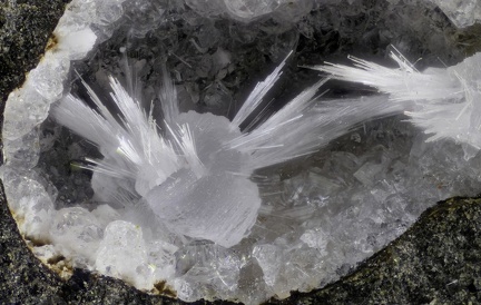 Thomsonite - Vallée de la Papenoo - Tahiti - Polynésie française